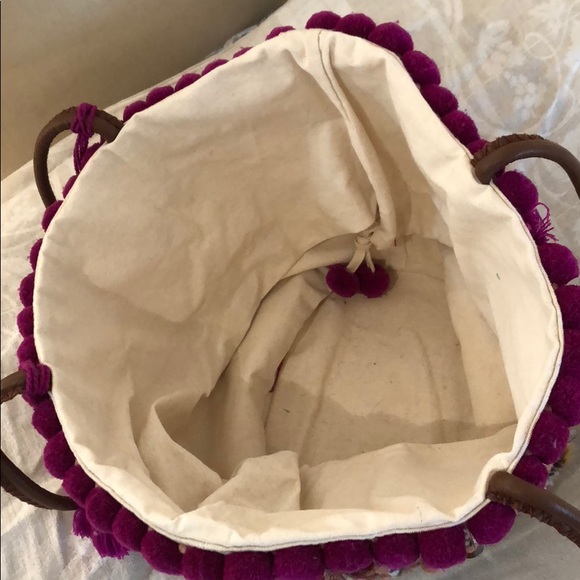 Figue Shoulder bag. 11” H x 20” W - Picture 3 of 5